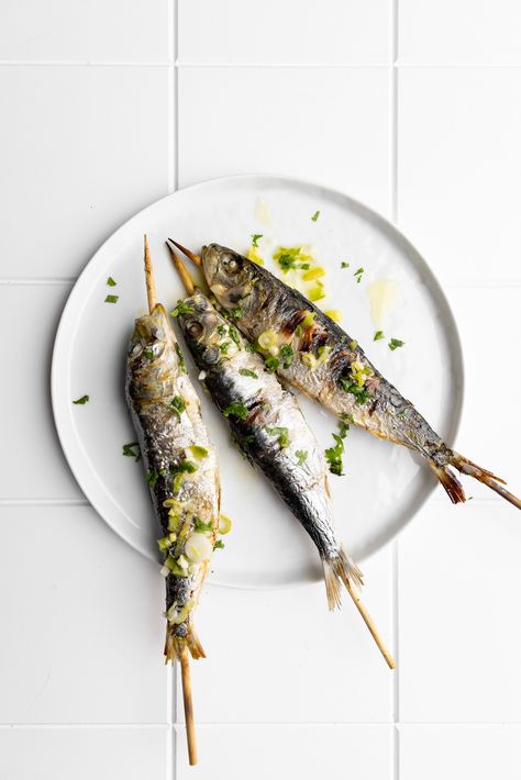 Grilled Portuguese Sardines Green Onion Sauce, Portuguese Sardines, Grilled Sardines, Sardine Recipes, 30 Minute Meals Easy, Skewers Grill, Onion Sauce, Salmon Dinner, Health Dinner