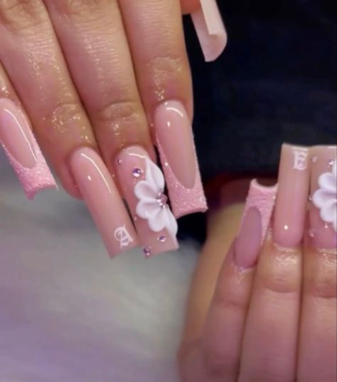 Nail Ideas W Initial, Nails With Cursive Initial, Acyrilics Nails With Initial, Pink Nails Initials, Nails Acrylic With An A Initial, Nails With L Initial Acrylic, 3d Flower Nails With Initial, Long Acrylic Nails With Letters Initials, Light Pink Acrylic Nails With Initial