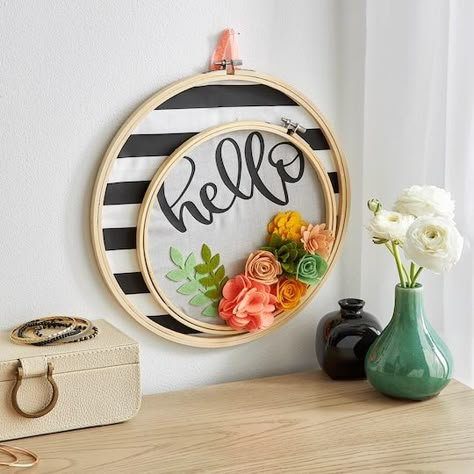 Embroidery Hoop Hello Sign Embroidery Hoop Decor, Hello Design, Embroidery Hoop Crafts, Embroidery Hoop Wall, Hello Sign, Things To Do At Home, Wooden Embroidery Hoops, Embroidery Hoop Art, Hoop Art