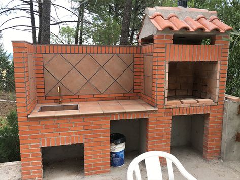 Brick Kitchen Ideas, Outdoor Grill Diy, Brick Bbq, Outdoor Barbeque, Outdoor Kitchen Decor, Bbq Grill Design, Diy Patio Decor, Outdoor Kitchen Plans, Backyard Fireplace