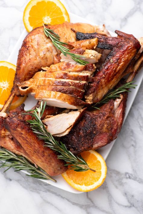 With over 25 million views on TikTok, this viral turkey recipe by Tini Younger is a must-try for Thanksgiving. Temperature To Cook Turkey, Juicy Thanksgiving Turkey, Thanksgiving Gravy, Herb Turkey, Mushroom Pork Chops, Baked Mushrooms, Garlic Herb Butter, Turkey Recipe, Herb Butter