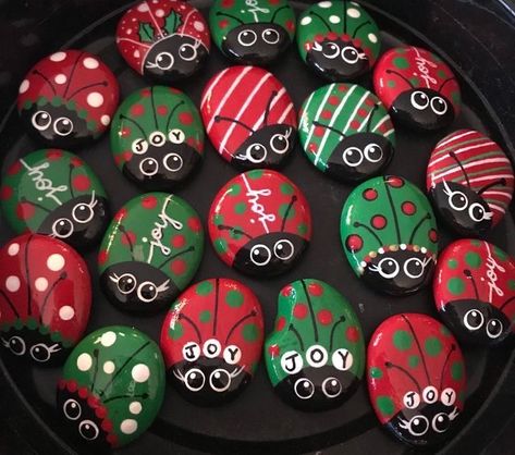 Lady Bug Painted Rocks, Sanibel Shells, Ladybug Rocks, Shell Painting, Christmas Rocks, Stone Art Painting, Christmas Rock, Painted Rocks Craft, Painted Rocks Diy