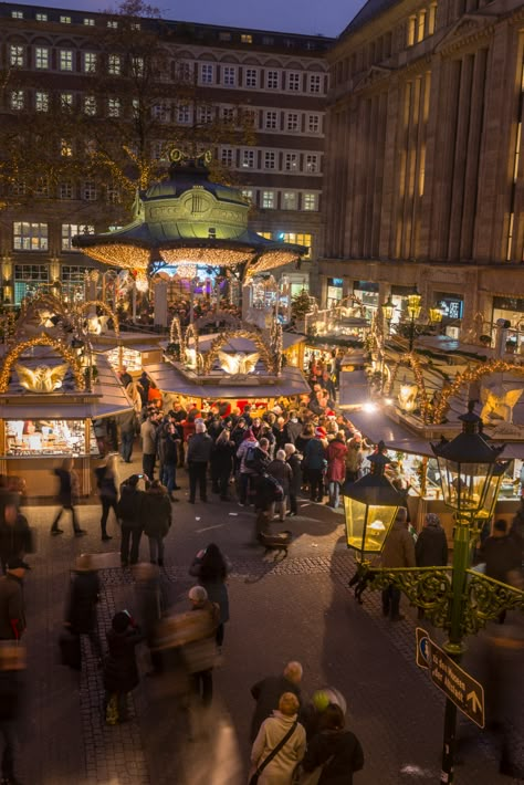 Düsseldorf Christmas market - unique theme worlds Dusseldorf Christmas Market, Euro Winter, Dusseldorf, Christmas Markets, Opening Hours, Snowy Day, Christmas Vibes, Christmas Market, The Map