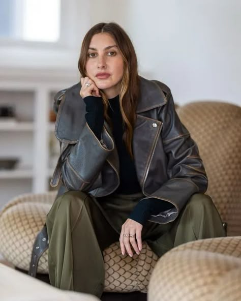 Why Allison Bornstein Wants Us to Rethink ‘Timelessness’ Website Branding Inspiration, Jeans Flowers, Allison Bornstein, Styling Moodboard, Boots Grunge, Wardrobe Consultant, Jenna Lyons, Tousled Hair, 70s Look