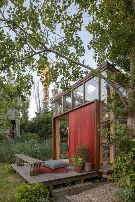 Greenhouse Memory Wood Greenhouse, Eco Construction, Modern Greenhouses, Black Interior Design, Backyard Studio, Garden Studio, Floor Lamp Design, Garden Office, Lush Garden