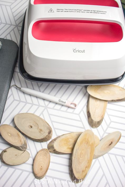 Easy Cricut Iron On Projects, Heat Press Crafts, Heat Press Ideas Projects, Cricut Projects On Wood, Cricut Heat Press Ideas, Cricut Press Projects, Cricut On Wood, Easy Press Projects, Cricut Easy Press Projects