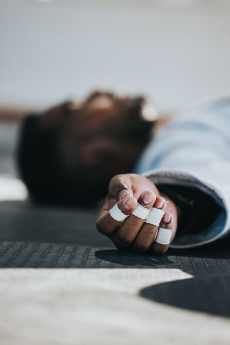 Laying Down Pictures, Bjj Photography, Brazilian Juijitsu, Jiu Jitsu Aesthetic, Bjj Aesthetic, Judo Aesthetic, Bjj Art, Staring At The Ceiling, Martial Arts Photography