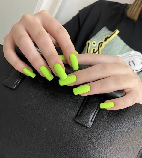 Esthetic Nails, Nails For Summer, Casual Nails, Green Neon, Nail Envy, Trendy Nail Design, Nail Paint, Nail Games, Enamels