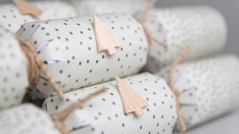 8 fun, personal things to put in homemade Christmas crackers Homemade Christmas Crackers, Diy Christmas Crackers, Wrapped Presents, Christmas Cracker, Scandi Christmas, White Christmas Trees, Diy Advent Calendar, Christmas Inspo, Nordic Christmas