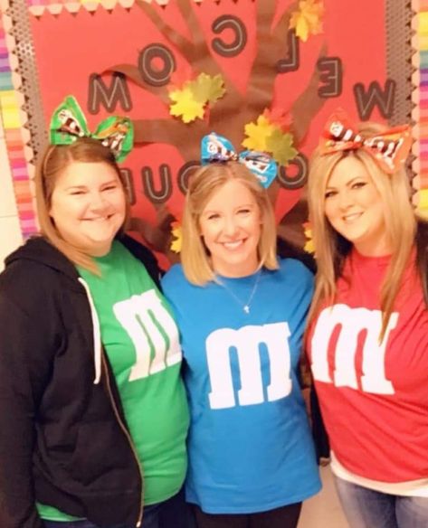 M&m Outfit, M&m Group Costume, Diy M&m Halloween Costume, M M Halloween Costume Group, Mnm Halloween Costume, M M Costume Diy, M Ms Costume, M&m Costume Diy, Diy Halloween Scarecrow