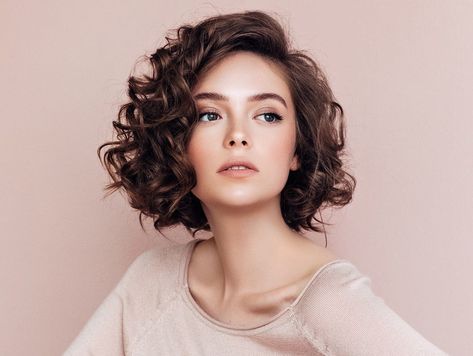 Medium Curly Haircuts, Bob Hairstyle Ideas, Haircuts For Round Faces, Bob Haircut For Round Face, Bob Haircut Curly, Short Curly Haircuts, Medium Curly Hair Styles, Haircuts For Wavy Hair, Haircuts For Curly Hair