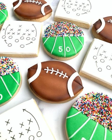 Cookies Football, Super Bowl Cookies, Football Cookies, Themed Cookies, Football Party Food, Football Cake, Vanilla Icing, Sugar Cookie Frosting, Salty Cake