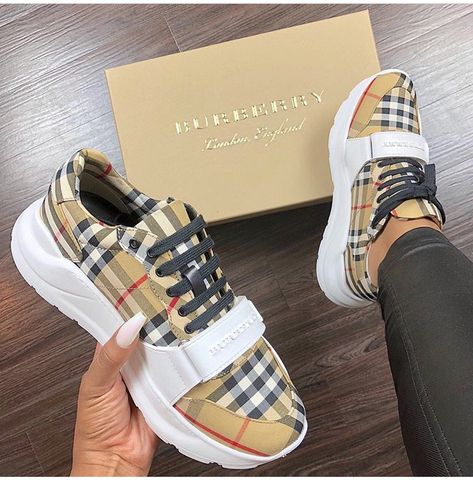 Burberry Burberry Shoes Outfit, Burberry Sneakers Outfit, Sepatu Air Jordan, Burberry Sneakers, Slippers Outfit, Sneaker Heads, Sneaker Outfits, Toe Post Sandals, Fresh Shoes