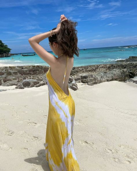 Beach Ootd, Selfie Ideas Instagram, Beach Poses, Modest Fashion Outfits, Long Gown, Free Hair, Girly Photography, Summer Aesthetic, Kendall Jenner