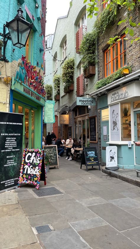 london, london life, aesthetic, neals yard, colorful street, streets London Street Aesthetic, London Life Aesthetic, London Streets, Aesthetic London, London Vibes, Neals Yard, Anti Wrinkle Treatments, Nostalgia Aesthetic, Street Musician