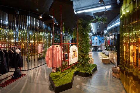 StudioXAG - The most exciting window displays in the world Store Product Display, Creative Retail Display, Cookware Display, Light Tunnel, London Market, Transparent Screen, Fashion Shops, Decor 2023, Retail Experience