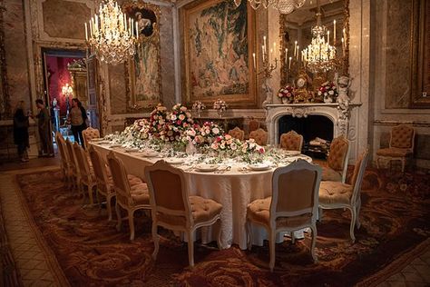 Waddesdon Manor interior - the dining room Manor Dining Room, Hero Of Time, Manor House Interior, Manor Interior, Waddesdon Manor, Victorian Manor, The Heir, Dream Mansion, Castles Interior