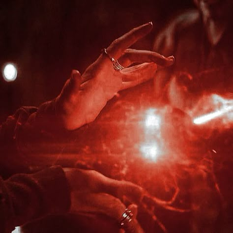 Scarlet Witch Aesthetic, Witch Powers, Chaos Magic, Marvel Wall, Elizabeth Olsen Scarlet Witch, Magic Hands, Scarlet Witch Marvel, Marvel Images, Scarlett Witch