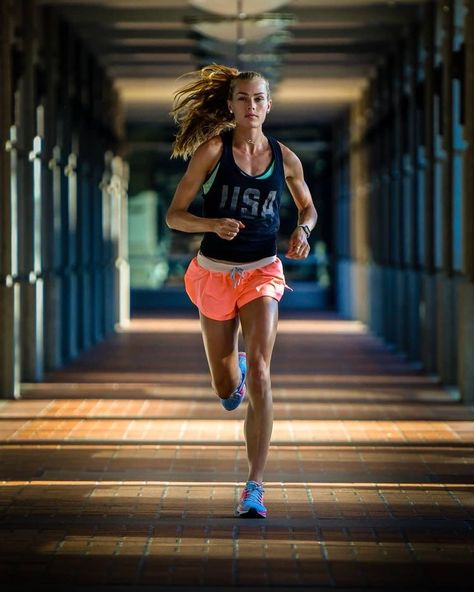 Colleen Quigley, Runners Body, Build Endurance, Sport Swimming, Running Photography, Running Photos, Female Runner, Fitness Vision Board, Marathon Training Plan