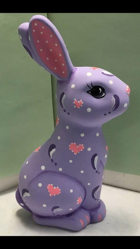 Ceramic Bunnies Painted, Ceramic Easter Bunnies, Bunny Ceramic Sculpture, Ceramic Bunny Painted, Ceramic Bunny Painting Ideas, Bunny Pottery Painting, Painted Figurines Diy, Patung Clay, Bunny Pottery