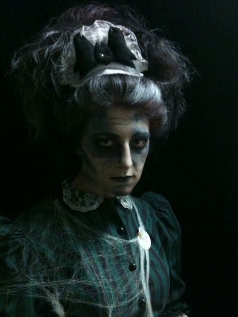 Haunted Mansion Maid Me - Not-So-Scary Halloween Party, Haunted Mansion Maid, Haunted Cottage, Creepy Portraits, Haunted Hallway, Haunted Mansion Costume, Gothic Party, Foolish Mortals, Halloween Craft Projects, Halloween Events