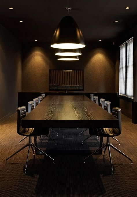 Hoyne Design’s, Ik vind hier kwa licht er een goed gevoel dat ik bij een darkside kantoor wil creeren loskomt Academy Design, Conference Room Design, Meeting Room Design, Office Meeting Room, Australian Interior Design, Sales Center, Interior Design Awards, Office Meeting, Stylish Office