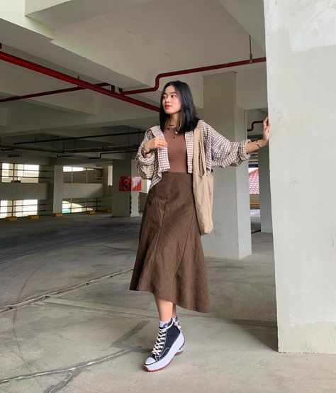 Hike Converse, Brown Aesthetic Outfit, Singapore Outfit, Converse Fits, Converse Run Star Hike, Run Star Hike, Converse Style, Simple Trendy Outfits, Aesthetic Outfit