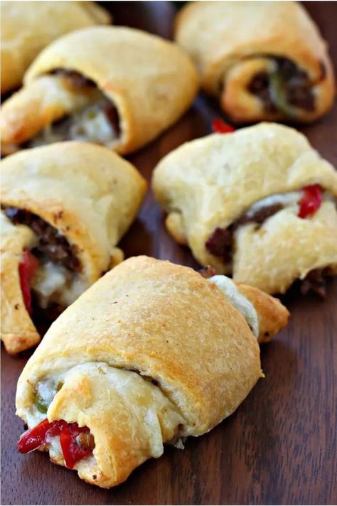 Make With Crescent Rolls, Roll Appetizers, Sausage Crescent Rolls, Sausage Crescents, Easy Snacks To Make, Crescent Roll Appetizers, Easy Crescent Rolls, Crescent Recipes, Breakfast Crescent Rolls