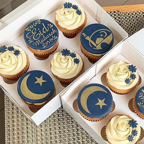 Eid Biscuits Ideas, Eid Cupcakes Ideas, Islamic Cake Ideas, Eid Mubarak Cake Ideas, Ramadan Cake Design, Ramadan Cupcakes, Eid Cakes, Eid Cupcakes, Pakistani Desserts