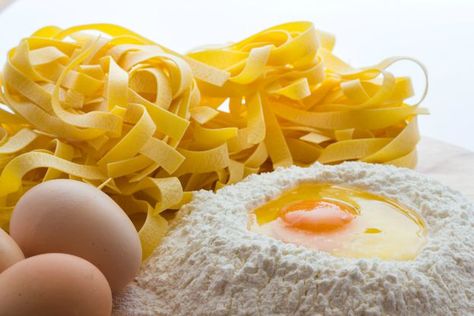 Our Foodie Guide to one of the great prides of Italian cuisine Pasta Making Class, Tuscan Cooking, Gourmet Pasta, Truffle Sauce, Tagliatelle Pasta, Cooking For A Group, Egg Pasta, Ancient Recipes, Quick Dishes