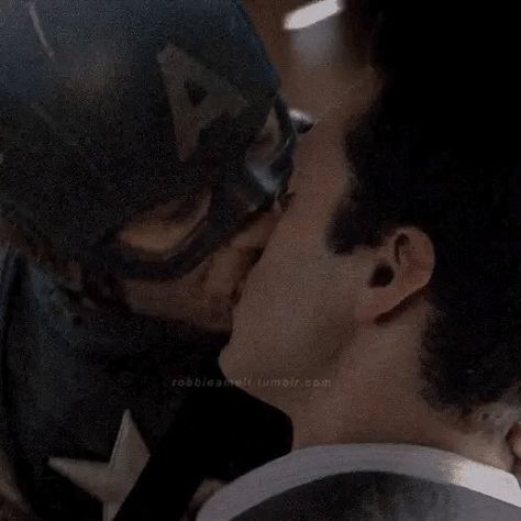 ann ‎⍟ on Twitter: "well...… " Stucky Gif, Stucky Kiss, Stucky Fanart Bottom Steve, Stucky Fanart Bottom Bucky, Stucky Fanart Comics, Scary Fanart, Steve Rogers X Bucky Barnes, Chris Evans Gay, Chris Evans Kiss