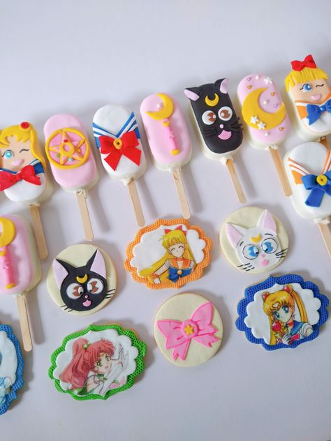 Sailor Moon Cake Pops, Moon Cake Pops, 2024 Cookies, Cakesicles Ideas, Sailor Moon Cakes, Sailor Moon Party, Sailor Moon Birthday, Moon Birthday, Anime Cake