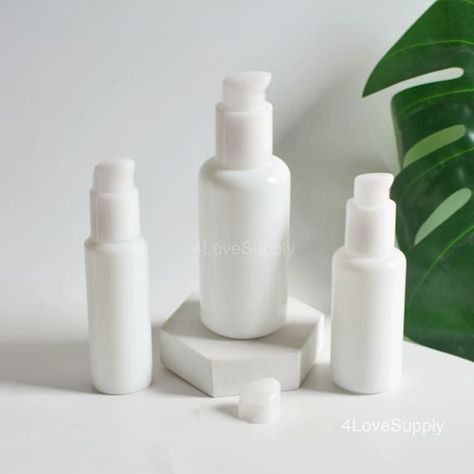 Looking for a facial cream that will improve your skin's texture and reduce wrinkles? Look no further than bb facial creams! These gentle formulations are packed with natural ingredients that will help to improve your complexion. Sunscreen Packaging, Makeup Packaging, Cream Bottle, Fresh Perfume, Diy Lip Gloss, Beauty Serums, Beauty Balm, Pump Bottle, Cream Makeup