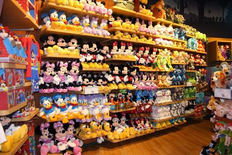 A Recap of the Disney Store Grand Opening in Torrance Toy Store Design, Real Life Disney Characters, Disney Acrylic Nails, Disney Items, Tokyo Disneyland, Disney Shop, Doll Shop, Disney Merchandise, Disney Toys