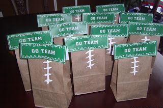 Locker Room Decorations, Rugby Party, Goodie Bag Ideas, Football Treats, Football Party Favors, Sports Party Favors, Football Banquet, Team Snacks, Football Snacks