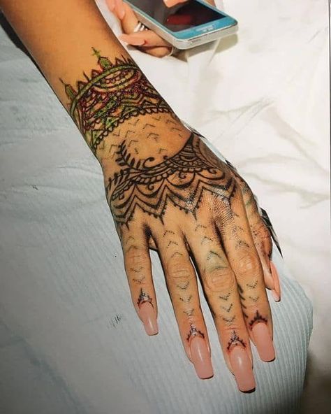 Rhianna Tattoos, Tattoo Rihanna, Rihanna Nails, Rihanna Hand Tattoo, Rihanna Tattoo, Mandala Hand Tattoos, Tattoo For Boyfriend, Tattoo Chest, Tattoos Meaning