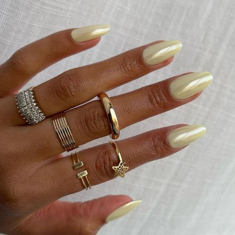 Summer Yellow Nails, Nails Yellow, Summery Nails, Summer Yellow, Soyut Sanat Tabloları, Sunny Afternoon, Nails 2024, Yellow Nails, Dream Nails