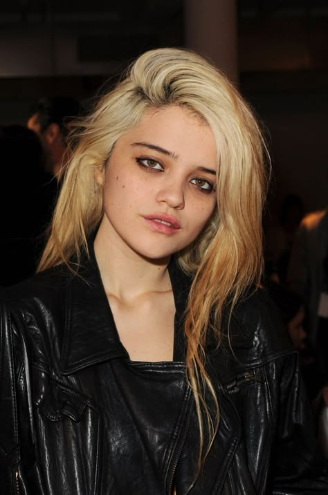 Sky Ferreira, Mbti Personality, Introverted, Black Leather Jacket, Singer Songwriter, Mbti, Black Leather, Leather Jacket, Blonde