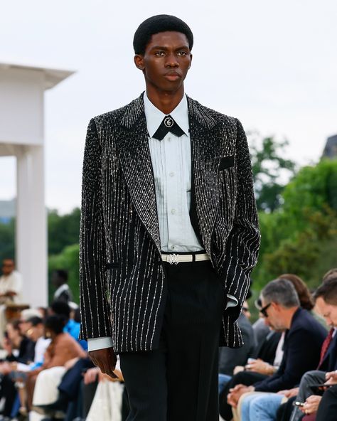 📸 @amiri SS25 Runway & Backstage #PFW #PFW2024 #AMIRI Ss25 Runway, Men Cry, Runway Backstage, Suit Ideas, Fashion Boy, Real Men, Cabaret, Real Man, African Dress