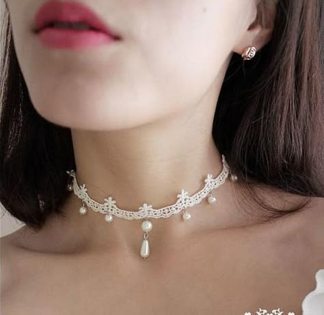 Floating Diamond Necklace, White Choker, Lace Choker Necklace, Necklace With Pearls, Vintage Style Necklace, Mode Crochet, Bridal Choker, Floating Necklace, Lace Necklace