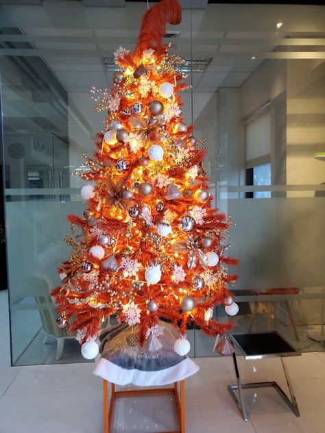 Orange Christmas Tree, Christmas Colour Schemes, Yellow Christmas, Christmas Orange, Thanksgiving Tree, Christmas Tree Inspo, Orange Shades, Orange Christmas, Oh What Fun