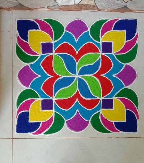 Dots Rangoli With Colors, Dot Rangoli With Colour, Rangoli Designs Dots, Geometric Rangoli, Entrance Rangoli, Drawing Rangoli, Dot Rangoli, Rangoli Designs Photos, Rangoli Designs Simple Diwali