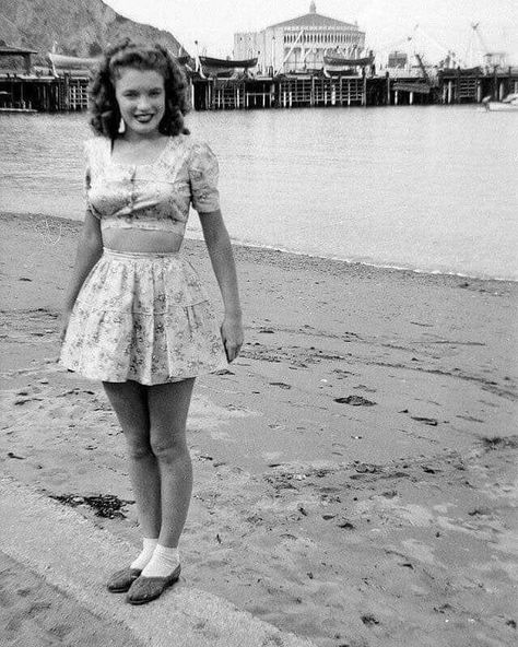 📷🎥 on Twitter: "A 17 year old Norma Jeane before she was known as Marilyn Monroe, 1943.… " Young Marilyn Monroe, Norma Jean Marilyn Monroe, Rare Marilyn Monroe, Joe Dimaggio, Marilyn Monroe Photos, Catalina Island, Hollywood Icons, Actrices Hollywood, Norma Jean