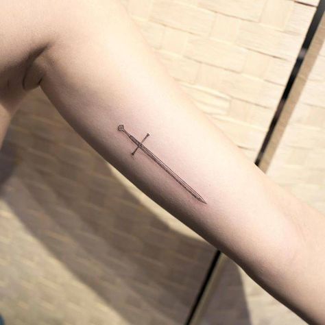 Sword tattoo on the left inner arm. Lotr Tattoo, Inner Bicep Tattoo, Epic Tattoo, Work In New York, 4 Tattoo, Bicep Tattoo, Dagger Tattoo, Sternum Tattoo, Tattoo Meaning