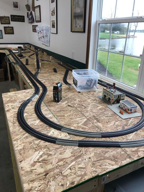 Building HO layout - Gerry's - Model railroad layouts plansModel railroad layouts plans Model Train Layouts Table Plans, Oo Gauge Railway Layout, 4x8 Ho Train Layout Ideas, Train Table Layout, Kato Unitrack, Toy Train Layouts, Lionel Trains Layout, Lego Train Tracks, Model Trains Ho Scale