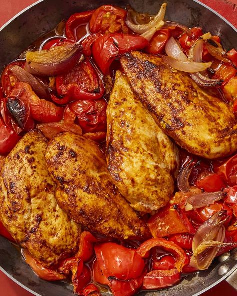 Chicken with Stewed Peppers and Tomatoes Stewed Tomato Recipes, Stew With Chicken, Tomato Stew, Chicken Tikka Masala Recipes, Quick Chicken Recipes, Easy Chicken Dinner Recipes, Stewed Tomatoes, Quick Chicken, Chicken Stuffed Peppers