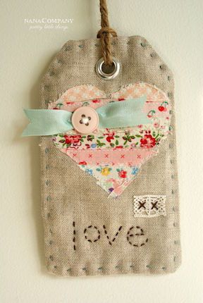 Creation Couture, 자수 디자인, Slow Stitching, Diy Couture, Fabric Projects, Fabric Tags, Fabric Art, Quilt Sewing, Fabric Scraps