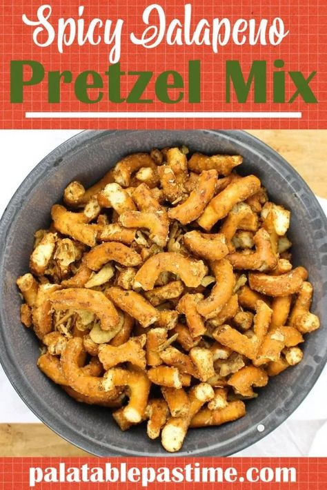 Pretzel Mix Recipe, Hard Pretzels Recipe, Pretzel Chicken, Pretzel Mix, Seasoned Pretzels, Salted Caramel Pretzels, Smoked Jalapeno, Smoked Food, Chex Mix Recipes