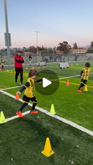 Toddler Soccer Drills, U7 Soccer Drills, Toddler Soccer, Football Coaching Drills, Soccer Academy, Pe Lessons, Soccer Coach, Soccer Workouts, Soccer Practice