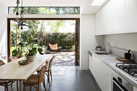 Combining the Kitchen and the Garden: An Indoor-Outdoor Kitchen Remodel in Melbourne Large Open Kitchens, Indoor Outdoor Kitchen, Outdoor Kitchen Bars, Kitchen Designs Layout, Kitchen And Dining Room, Row House, Interior Architect, Ikea Kitchen, The Design Files